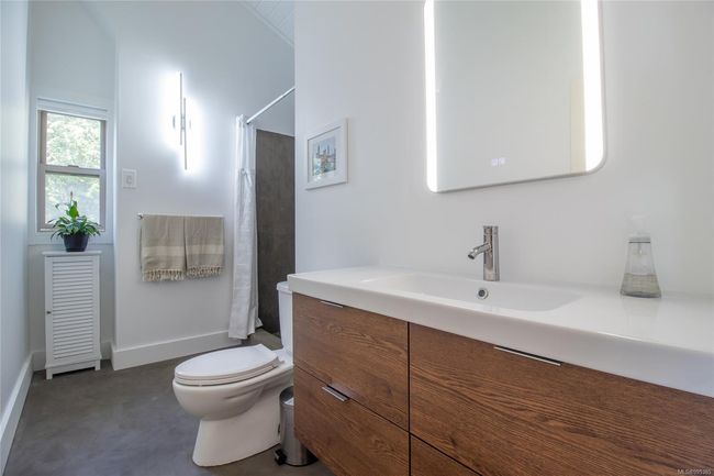 2nd Floor Bathroom | Image 26