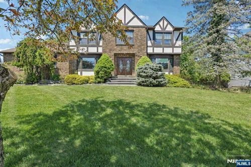 28 Verkade Dr, Wayne, NJ, 07470-8214 | Card Image