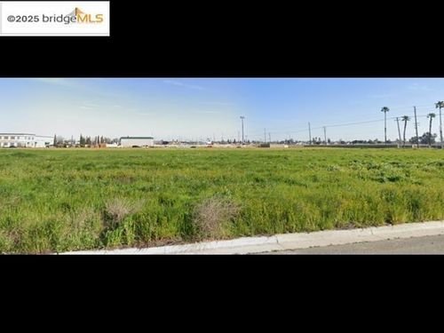 1255 Montclaire Dr, Ceres, CA, 95307-6659 | Card Image