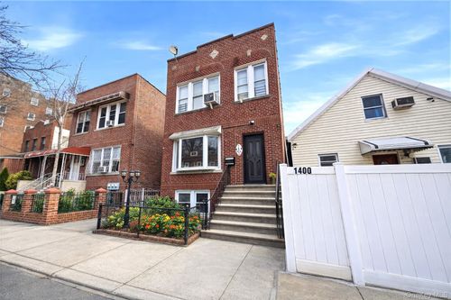1402 Thieriot Ave, Bronx, NY, 10460-3802 | Card Image