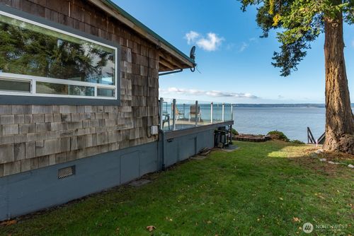 19422 Soundview Dr Nw, Stanwood, WA, 98292-7802 | Card Image