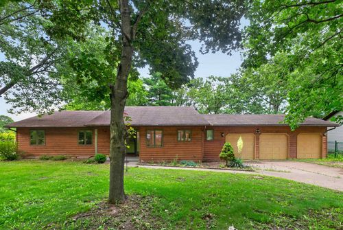 1006 White Pine Dr, Dixon, IL, 61021-8147 | Card Image