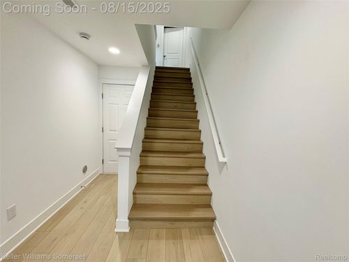 2861 Summers Pl, Troy, MI, 48084-2203 | Card Image