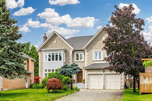 28 Edmund Cres, Richmond Hill, ON, L4B2X8 | Card Image