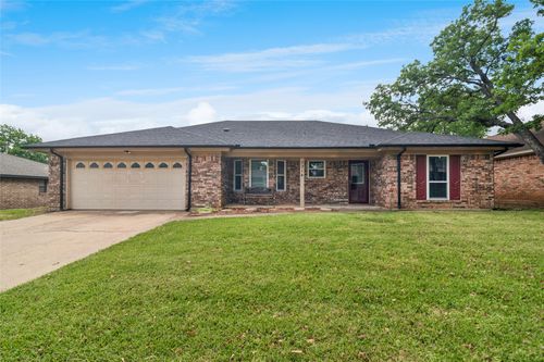 5214 Rustle Leaf Dr, Arlington, TX, 76017-1253 | Card Image