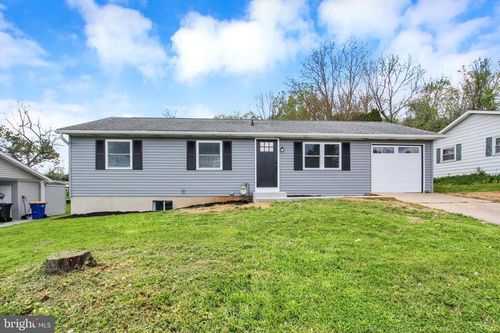 230 Canary Cir, YORK, PA, 17404-5713 | Card Image