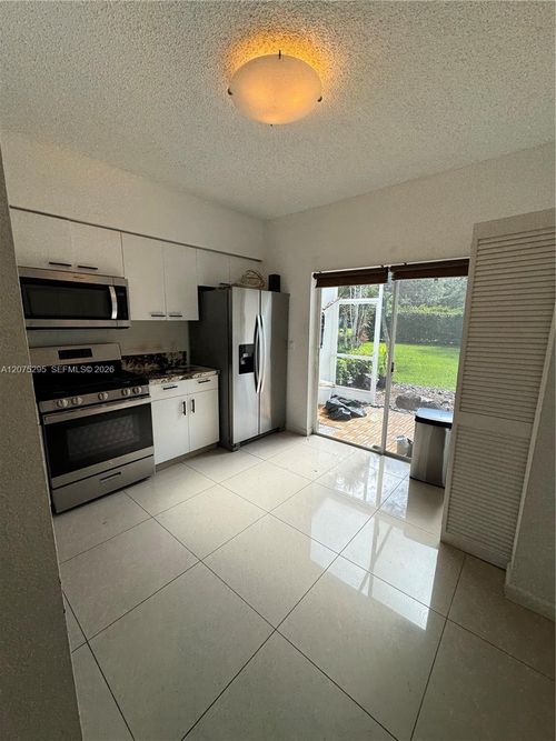 8207-8207 San Carlos Cir, Tamarac, FL, 33321-8896 | Card Image