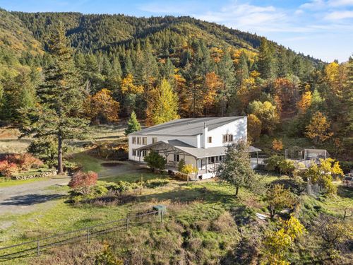 827 Summit Loop, Grants Pass, OR, 97527-8990 | Card Image