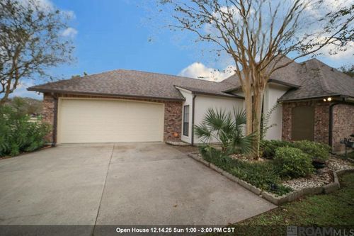 9504 Country Lake Dr, Baton Rouge, LA, 70817-7029 | Card Image