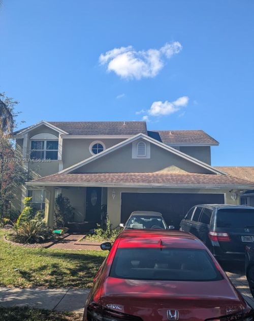 950 Sw 95th Ter, Pembroke Pines, FL, 33025-3671 | Card Image