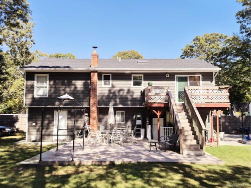 40 Pauls Path, Coram, NY, 11727-3711 | Card Image