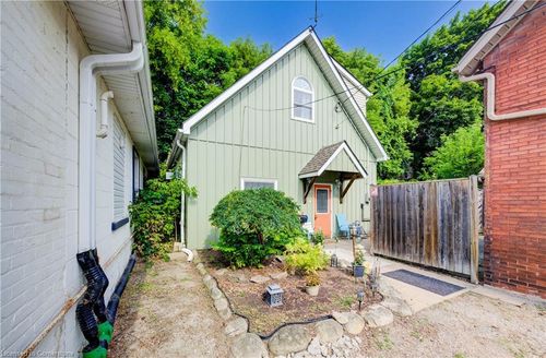 110 Surrey St E, Guelph, ON, N1H3P9 | Card Image