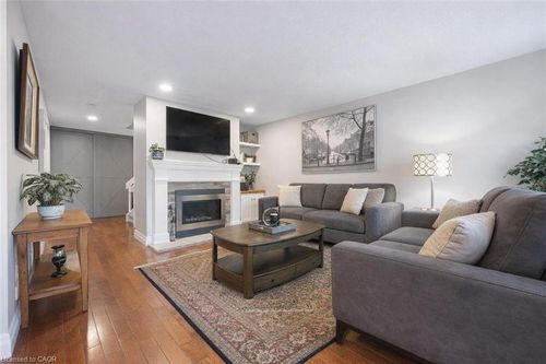 3-106 Woodlawn Rd E, Guelph, ON, N1E1B7 | Card Image