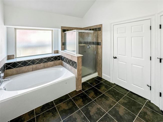 Primary Bathroom | Image 15