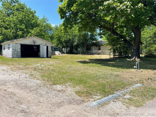 325 N Bluff St, Ada, OK, 74820-4842 | Card Image