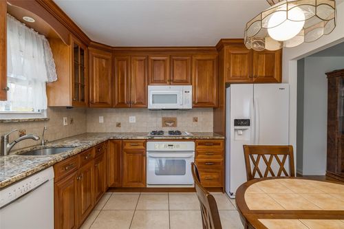 563 Long Beach Rd, South Hempstead, NY, 11550 | Card Image