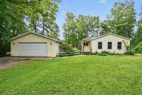 5554 Dease Lake Rd, Hale, MI, 48739-8809 | Card Image