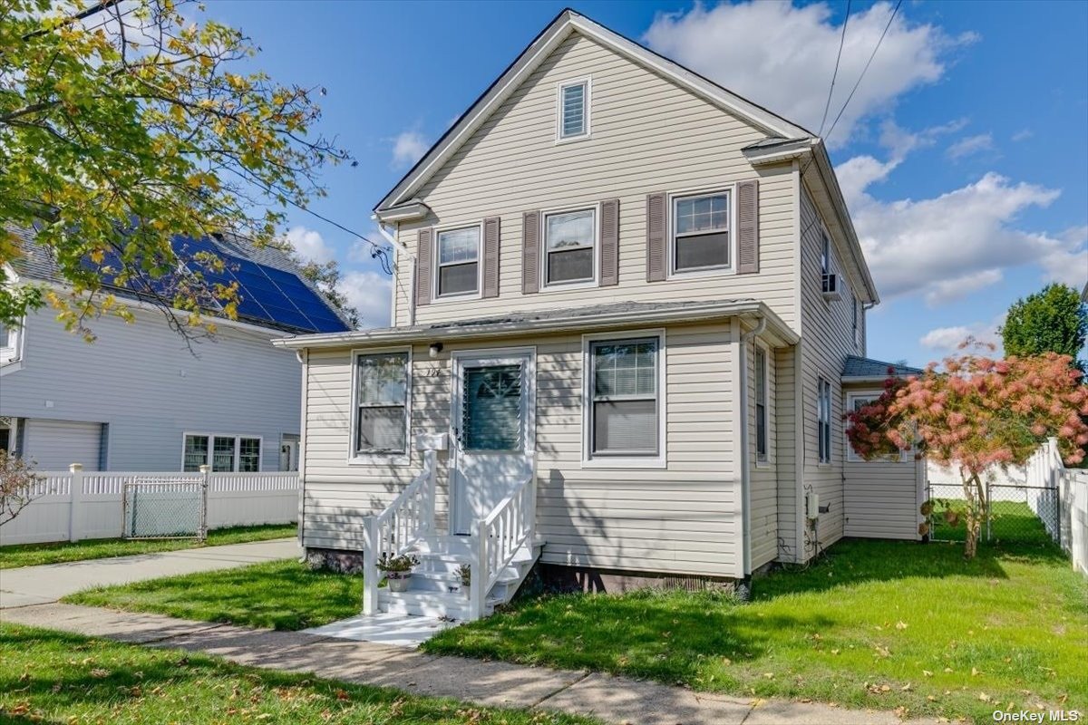 9th St, Hicksville, NY 11801
