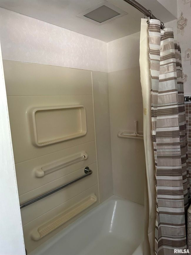 212 S Broadway St, House other with 4 bedrooms, 2 bathrooms and null parking in Stronghurst IL | Image 21