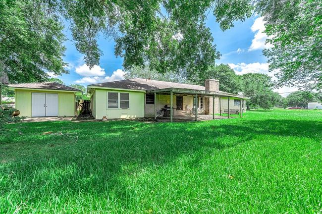49 Robin Dr, House other with 3 bedrooms, 2 bathrooms and 2 parking in Alvin TX | Image 32