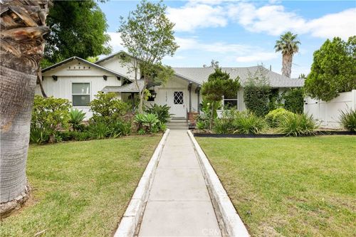 17435 Lassen St, Northridge, CA, 91325-1940 | Card Image