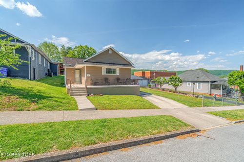 905 Cumberland St, Harriman, TN, 37748-2610 | Card Image