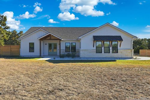 389 Rio Cir, Pipe Creek, TX, 78063-5874 | Card Image