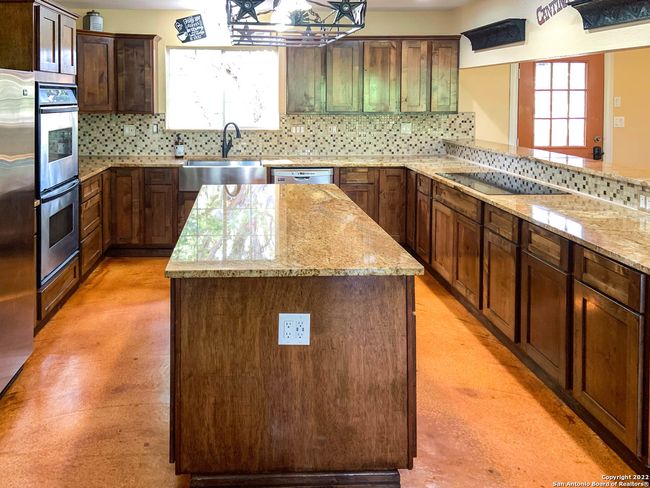208 Scenic Mountain Dr, House other with 2 bedrooms, 3 bathrooms and null parking in Lakehills TX | Image 6