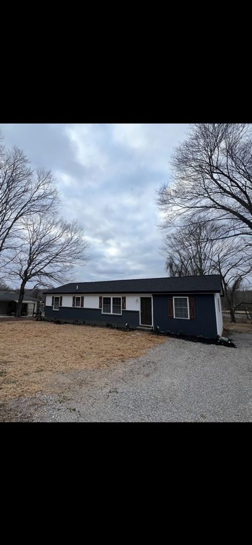 1106 E Railroad St, Waverly, TN, 37185-1865 | Card Image