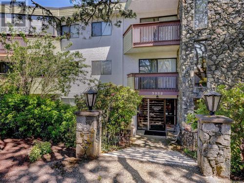 32-3958 Cedar Hill Rd, Victoria, BC, V8N3B8 | Card Image