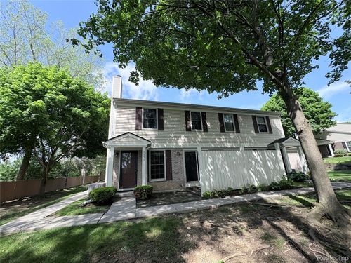 7595 Woodview Dr, Waterford, MI, 48327-4172 | Card Image