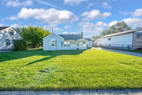 23276 Stewart Ave, Warren, MI, 48089-5717 | Card Image
