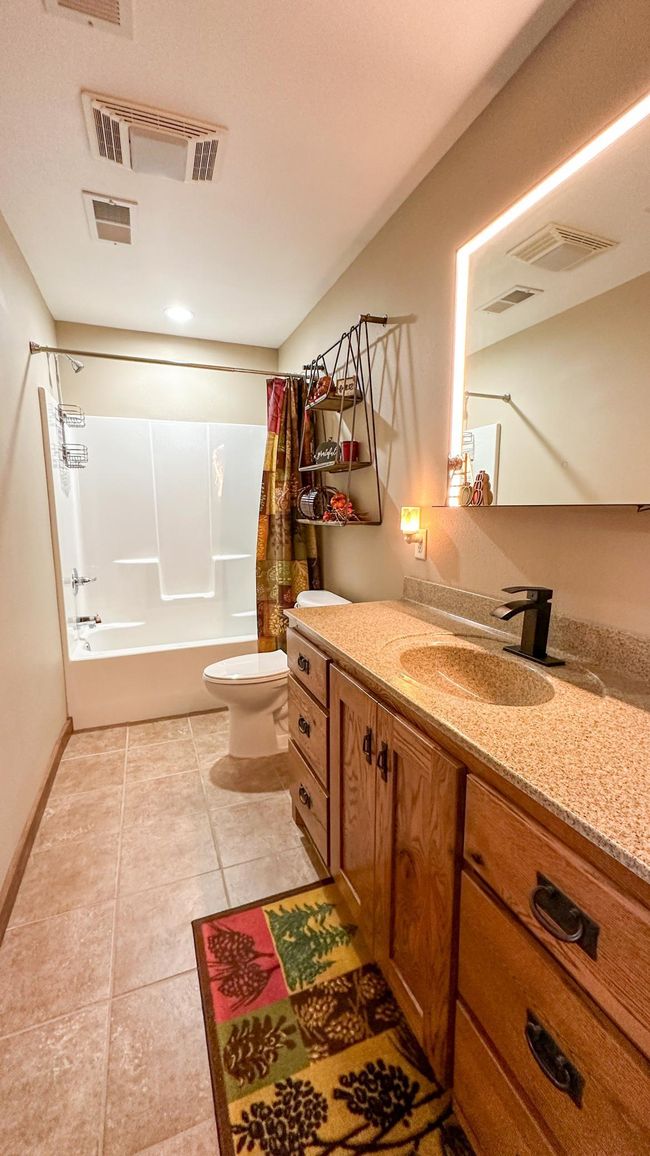 Bathroom 3 | Image 26