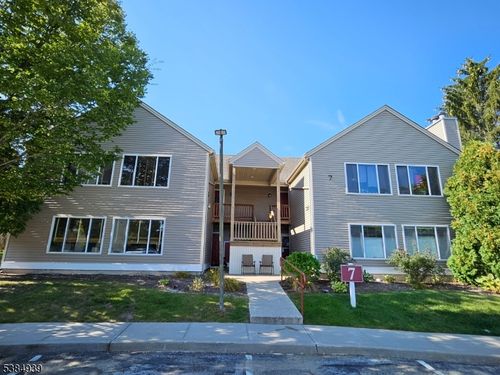 8-78 Falcon Ridge Way N, Hamburg, NJ, 07419-1137 | Card Image