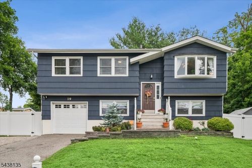 19 Selma Blvd, Chester Twp, NJ, 07869-3406 | Card Image