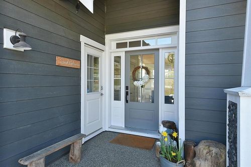 605 Woodland Ave, Gibsons, BC, V0N1V1 | Card Image
