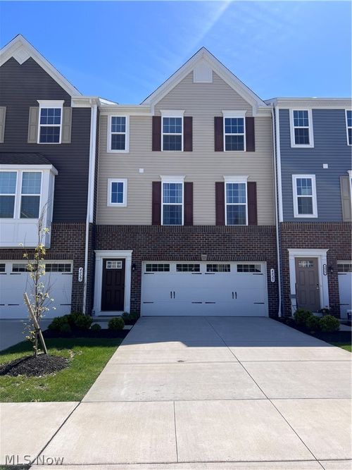 4025 N Steels Cir, Stow, OH, 44224-4925 | Card Image