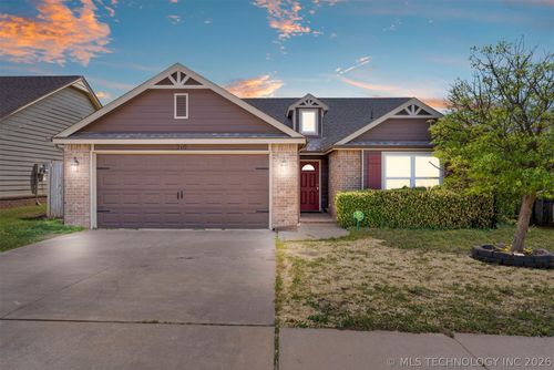 210 45th St, Sand Springs, OK, 74063-2441 | Card Image