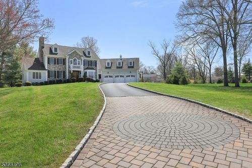 82 Queen Anne Dr, Basking Ridge, NJ, 07920-2331 | Card Image