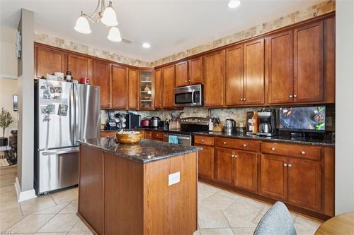 207-670 Town Center Dr, Newport News, VA, 23606-4216 | Card Image