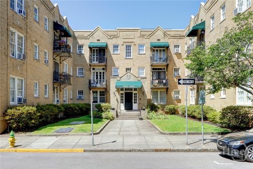 24-210 E State St, savannah, GA, 31401-3443 | Card Image