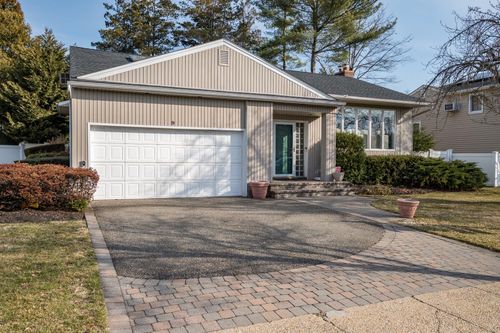 9 Robin Lane, Oyster Bay, NY, 11803 | Card Image