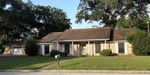 677 N Fowlkes St, Sealy, TX, 77474-1613 | Card Image