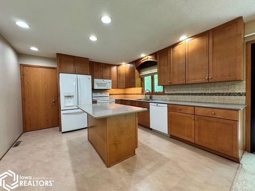 2619 Timberlane Trl, Webster City, IA, 50595-7381 | Card Image