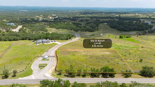 813 Old 32 Crossing Dr, Blanco, TX, 78606-2392 | Card Image