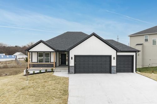 15609 Austin Ct, Basehor, KS, 66007-5500 | Card Image