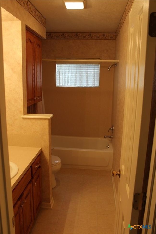 963 County Road 176, House other with 2 bedrooms, 3 bathrooms and null parking in Hallettsville TX | Image 16