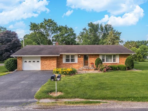 410 E Fifer St, Colfax, IL, 61728-9210 | Card Image