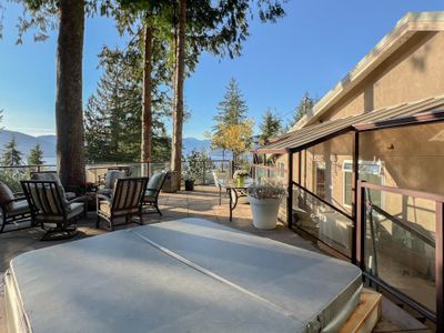 15 Oceanview Rd, House other with 4 bedrooms, 2 bathrooms and 5 parking in Lions Bay BC | Image 1