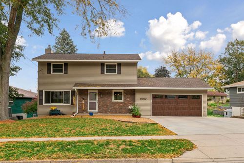 1667 Spruce Dr, Red Wing, MN, 55066-3037 | Card Image